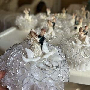 Elegant Wedding favors with Doves filled with almonds or mint